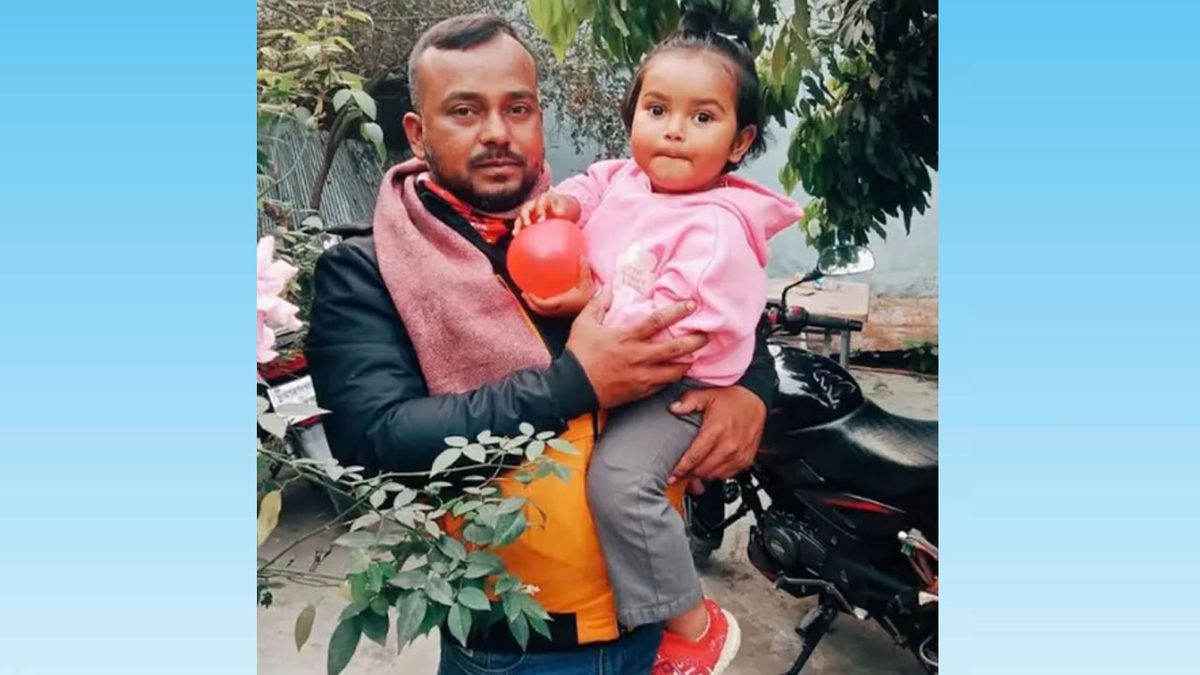 বজ্রপাতে বাবার মৃত্যু, কোল থেকে ছিটকে পড়ে প্রাণে বাঁচল মেয়ে