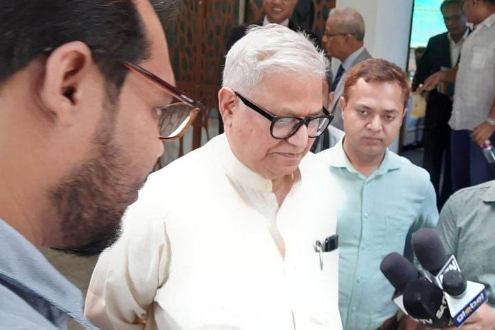 ব্যাংক বন্ধ করে দেওয়ার পর্যায়ে আসেনি বাংলাদেশ:ড. মশিউর রহমান