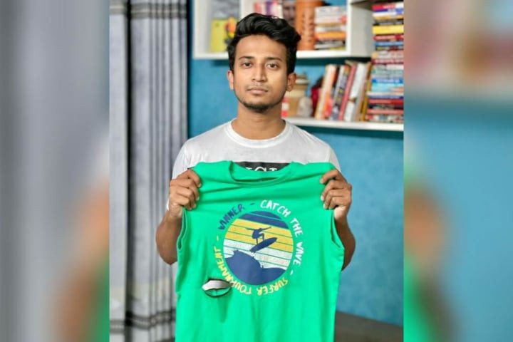 লাখ টাকায় পোড়া টি-শার্ট কিনলেন তাশরিফ