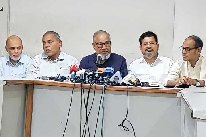 ‘দেশের শ্রমজীবীরা ৮ ঘণ্টার বেশি কাজ করতে বাধ্য হন’