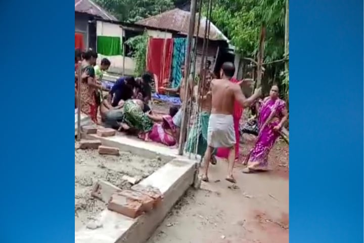মাছ ধরা নিয়ে দু‌'গ্রুপের  সংঘর্ষ, আহত ১০