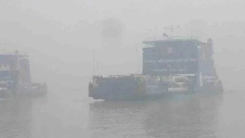 ঘন কুয়াশায় দৌলতদিয়া-পাটুরিয়া রুটে ফেরি চলাচল বন্ধ