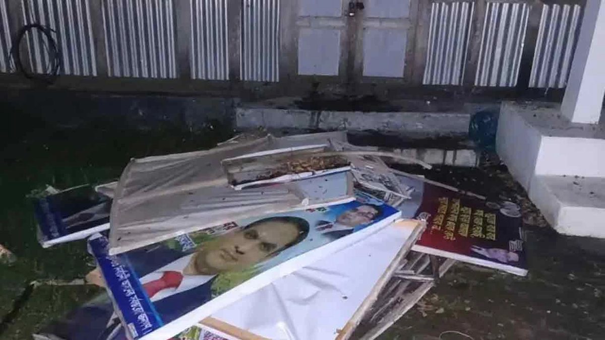 শরীয়তপুরে বিএনপির কার্যালয় ভাঙচুর-আগুন
