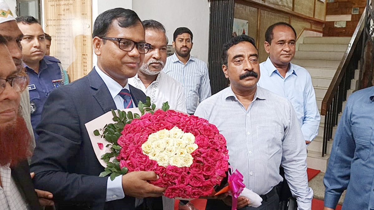 দায়িত্ব গ্রহণ করলেন সিলেটের নয়া ডিসি সারওয়ার আলম