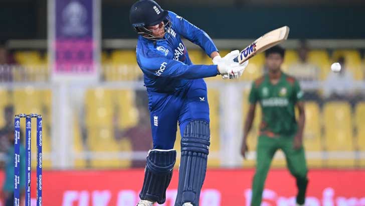৬৩ রানের ব্যবধানে ৪ উইকেট হারাল ইংল্যান্ড