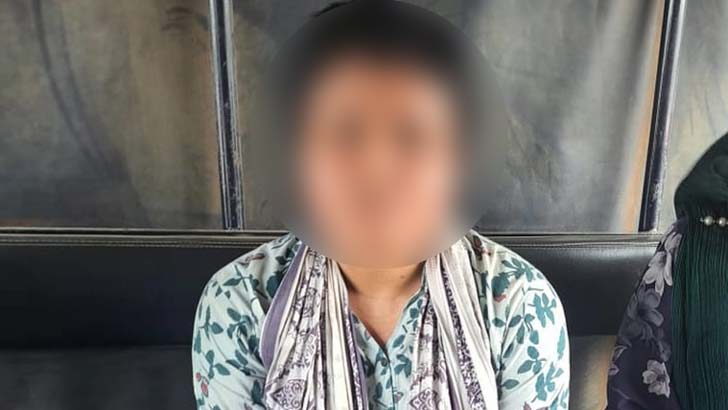প্রেমে বাধা, মাকে খুন করলেন বিশ্ববিদ্যালয় ছাত্রী!