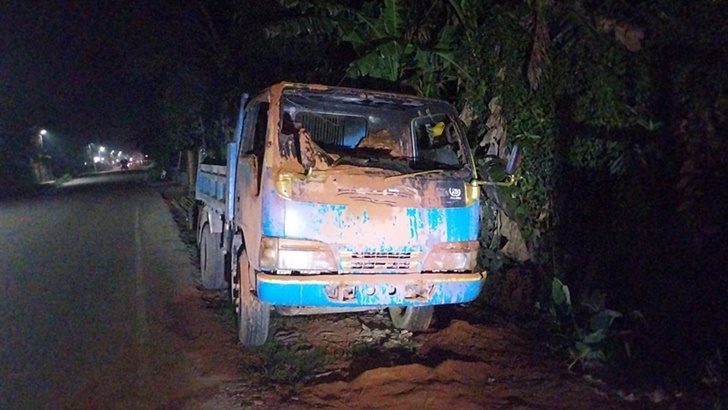চাটখিলে পিকআপ ভ্যানে আগুন, ৬টি ককটেল উদ্ধার