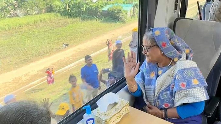ট্রেনে চড়ে রামু গেলেন প্রধানমন্ত্রী