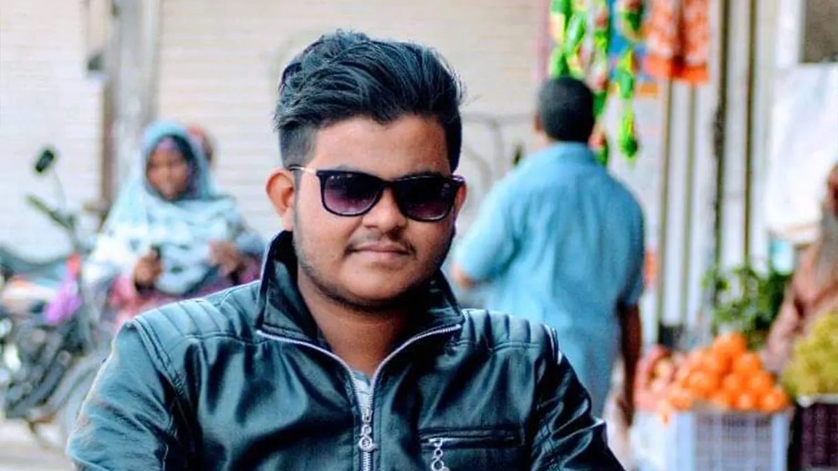 বস্তাভর্তি দেশীয় অস্ত্রসহ ছাত্রলীগ নেতাসহ আটক ১২