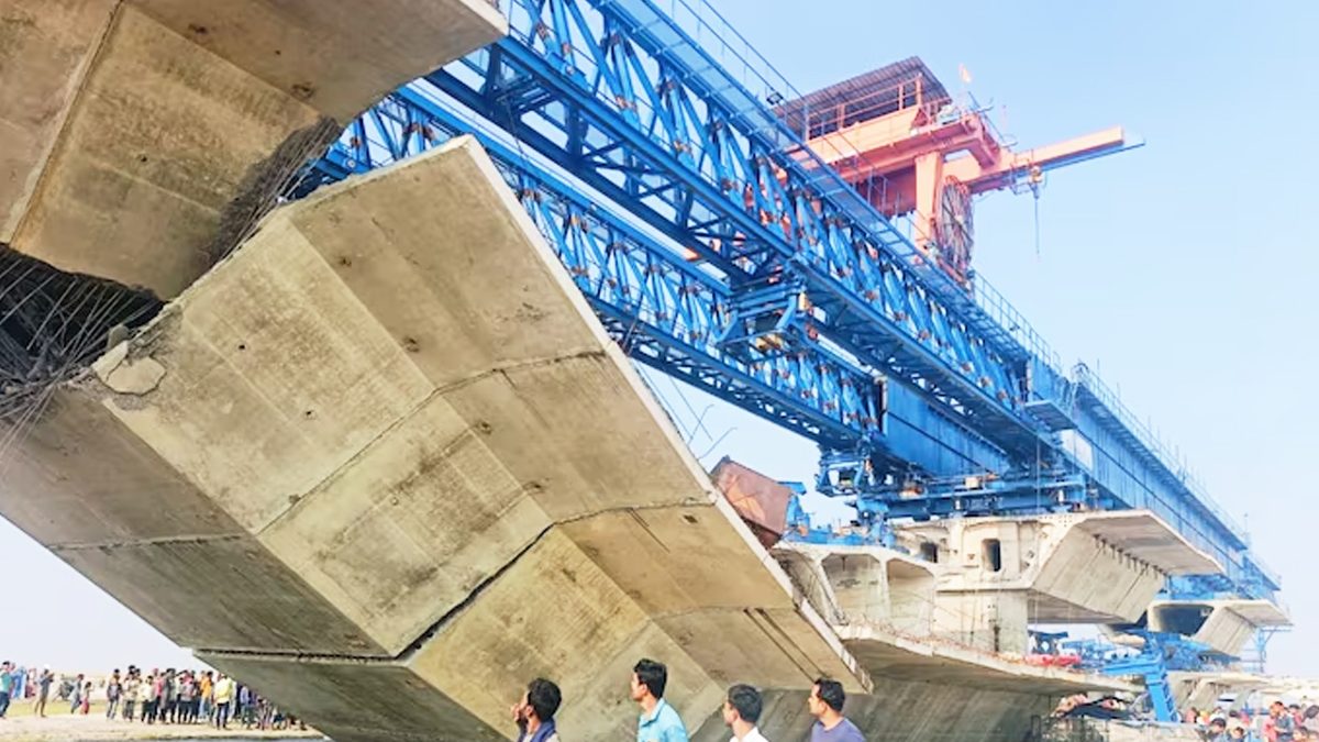 ভারতে নির্মাণাধীন সেতু ধসে নিহত ১,আটকা প্রায় অর্ধশত
