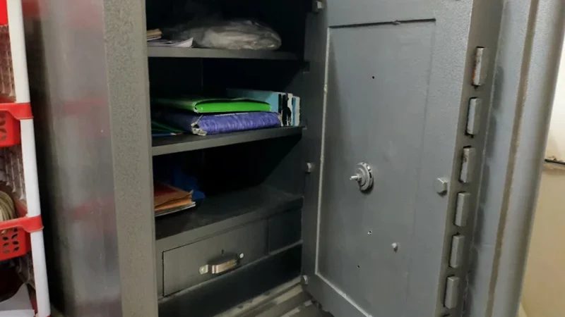 কুমারখালীতে ইসলামী ব্যাংকের ভোল্ট ভেঙে টাকা চুরি