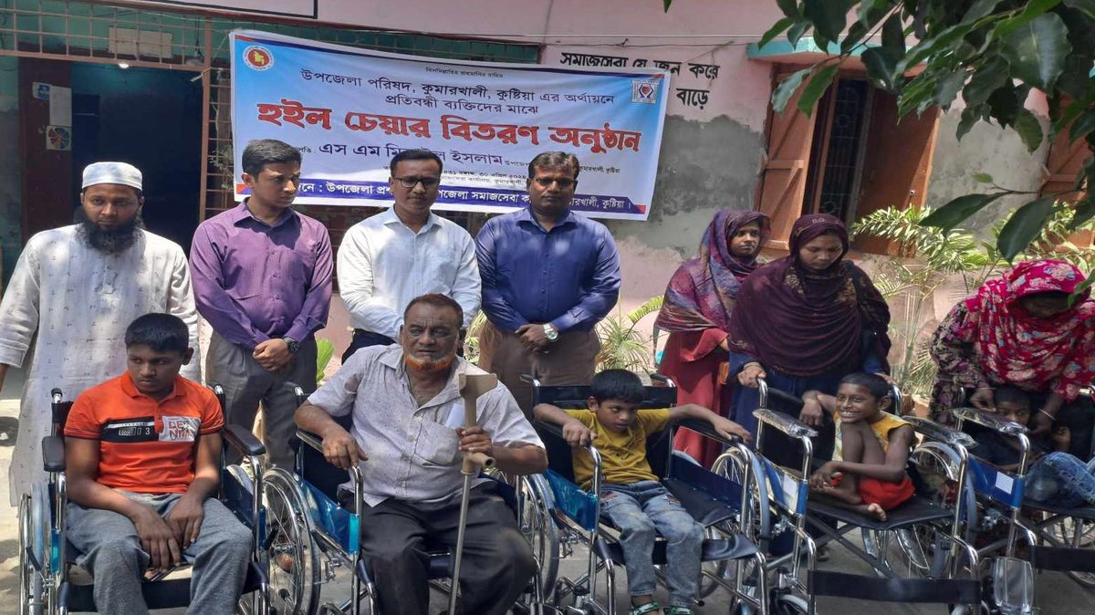 কুমারখালীতে হুইল চেয়ার পেল ১৮ প্রতিবন্ধী