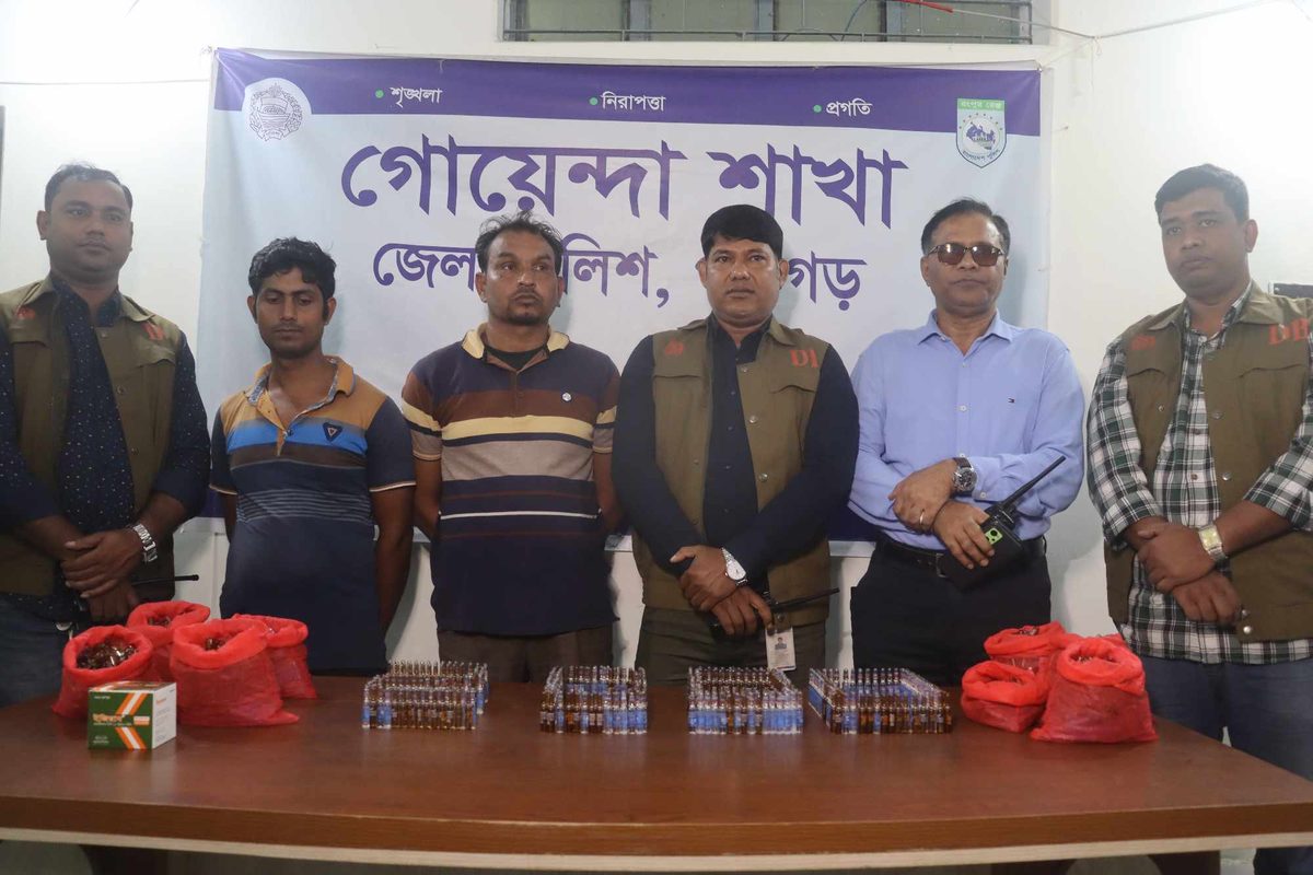পঞ্চগড়ে ২ হাজার পিস নেশাজাতীয় ইনজেকশন সহ আটক ২