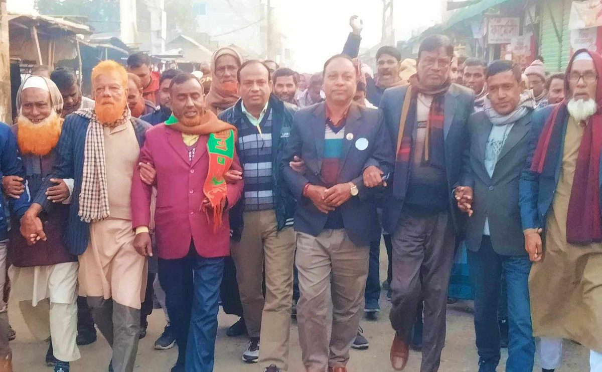 মেলান্দহে মির্জা আজমের পক্ষে নৌকার ভোট চেয়ে মিছিল