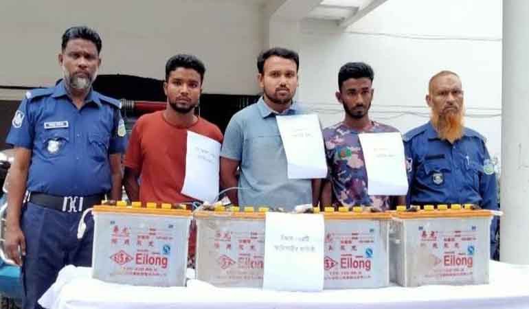 মেলান্দহে ইজিবাইক চোর চক্রের ৩ সদস্য আটক, ব্যাটারি উদ্ধার