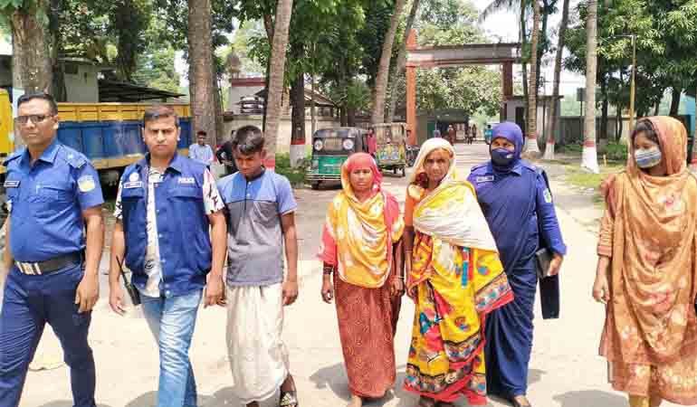 গর্ভপাত করতে রাজি না হওয়ায় গৃহবধূকে পিটিয়ে হত্যা, আটক ৩