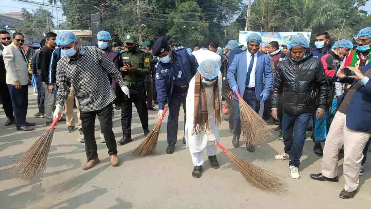 ‘ক্লিন জামালপুর, গ্রিন জামালপুর’ কর্মসূচির উদ্বোধন