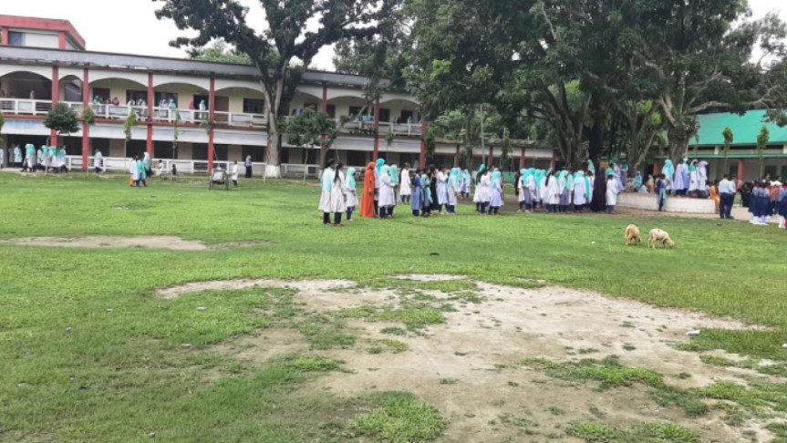 মসজিদের ছাদে টিকটক : সেই স্কুলছাত্রীর বহিষ্কারাদেশ প্রত্যাহার