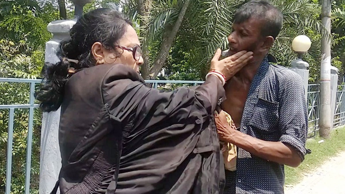 রিকশাচালককে পেটালেন আইনজীবী