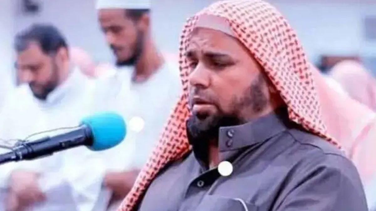 নামাজে ইমামতির সময় মিশরের জনপ্রিয় কারীর ইন্তেকাল