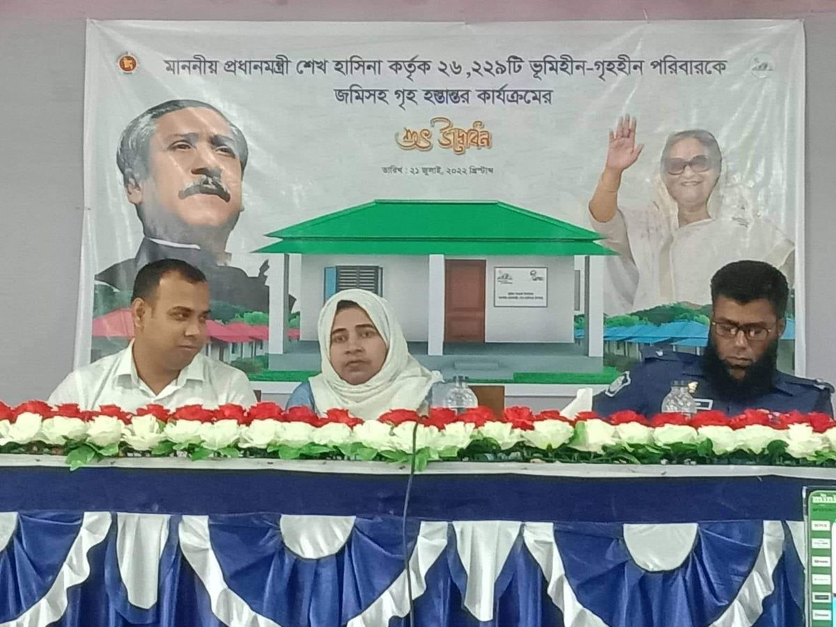 খোকসায় নতুন ঘর পেল আরও শতাধিক পরিবার