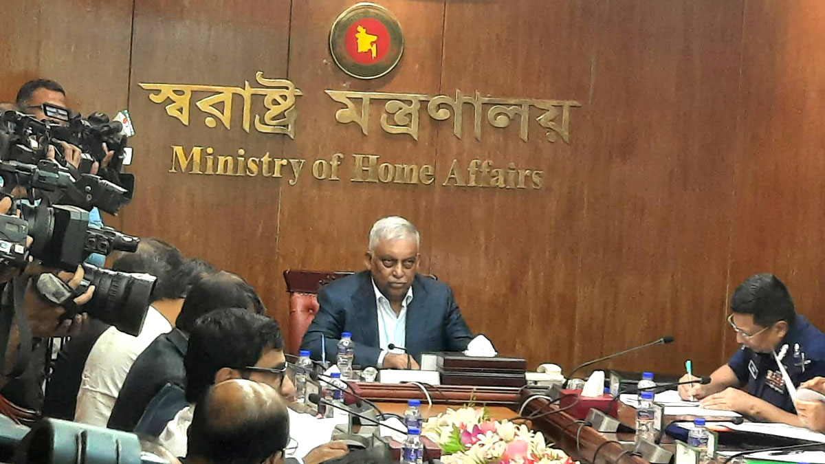 ঈদযাত্রায় লঞ্চে ধারণক্ষমতার বেশি যাত্রী ওঠালে ব্যবস্থা