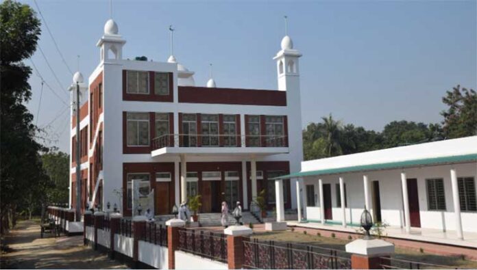 বাবার ইচ্ছা পূরণে দৃষ্টিনন্দন মসজিদ নির্মাণ করলেন শিল্পপতি ছেলে