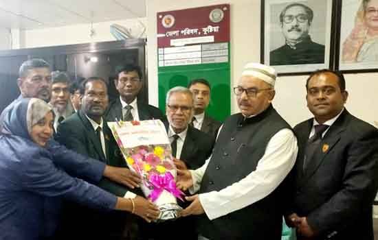 কুষ্টিয়া জেলা পরিষদের চেয়ারম্যানের সঙ্গে জেলা আইনজীবী সমিতির শুভেচ্ছা বিনিময়
