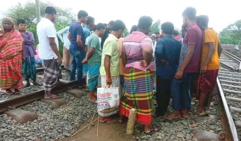 কুষ্টিয়ায় ট্রেনে কাটা পড়ে দুইজনের মৃত্যু!