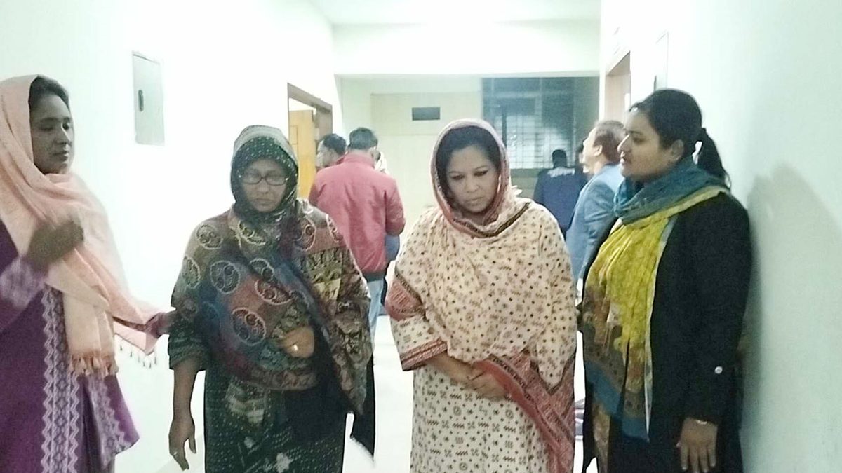 কুষ্টিয়ায় পুলিশ সদস্যকে মারধর করা সেই দুই নারী গ্রেপ্তার