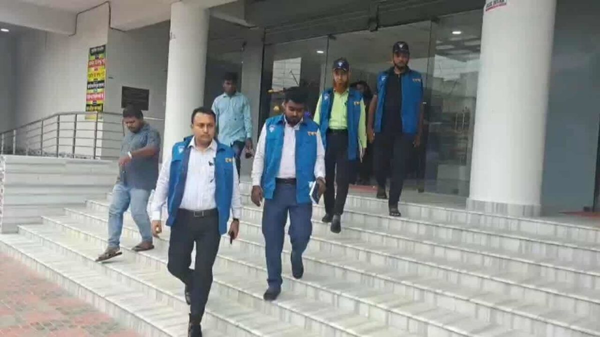 কুষ্টিয়া জেলা পরিষদে দুদকের অভিযান