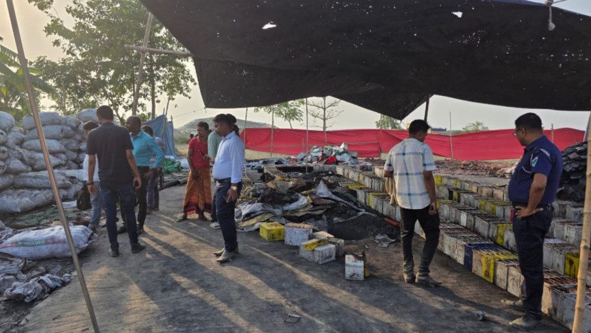 পদ্মাপাড়ে অবৈধ ব্যাটারি কারখানায় অভিযান, লাখ টাকা জরিমানা