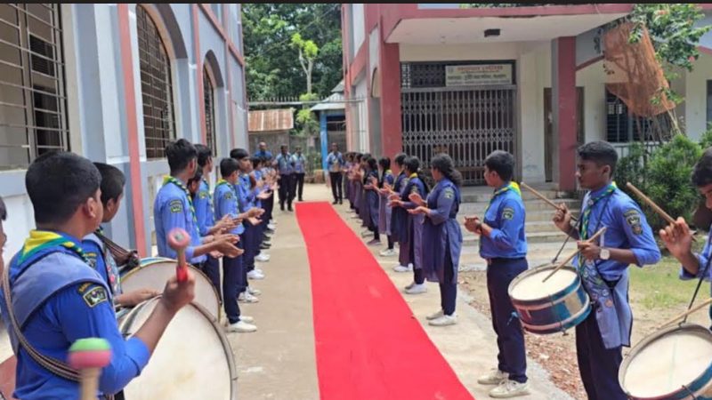 লালগালিচা সংবর্ধনা প্রত্যাখ্যান করলেন ইউএনও