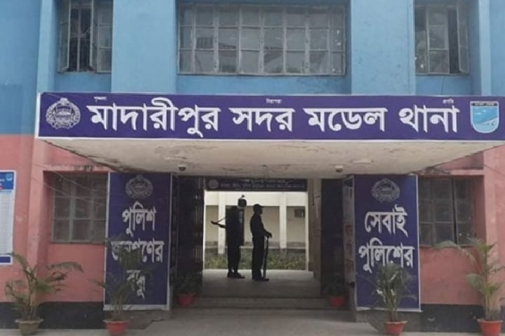 মাদারীপুরে হত্য মামলার আসামিকে কুপিয়ে হত্যা