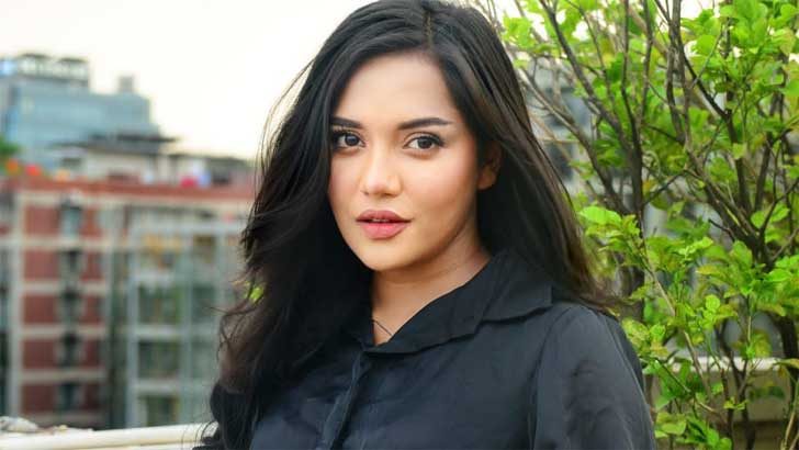 মেকআপ ছাড়া ভাইরাল ভিডিও নিয়ে যা বললেন মাহি