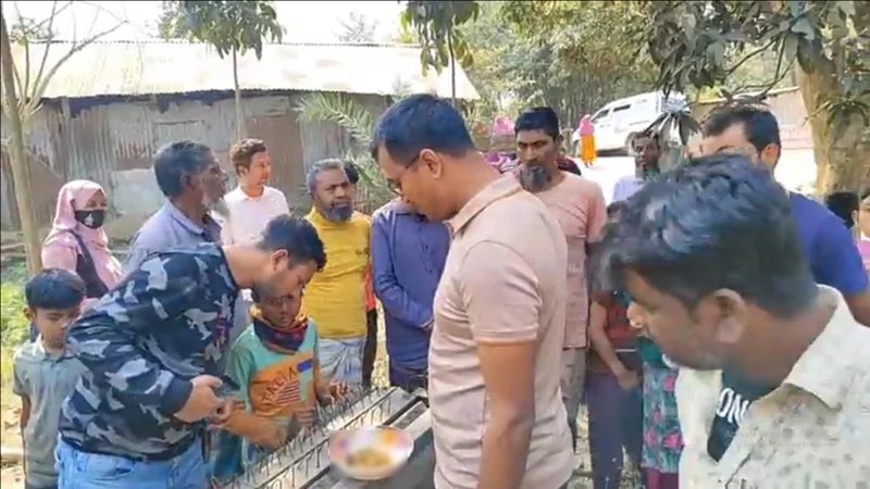 কুষ্টিয়ায় মাংসের প্লেটে মিললো অদ্ভুত জিনিস, এলাকায় চাঞ্চল্যের সৃষ্টি