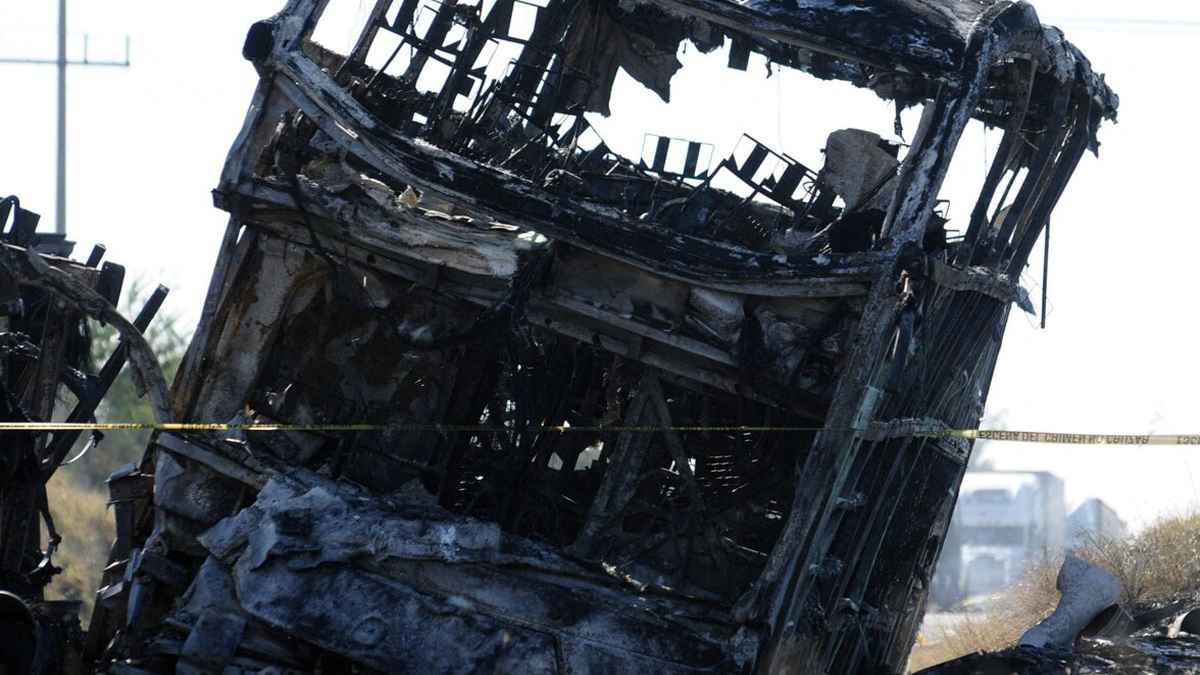 মেক্সিকোতে বাস-ট্রাক সংঘর্ষে নিহত ১৯