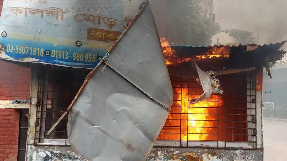 মিরপুরে রিকশাচালক-পুলিশের সংঘর্ষে গুলিবিদ্ধ পথচারী