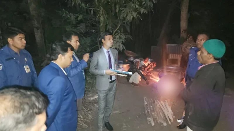 নৌকা প্রার্থীর পথসভার মাংস-খিচুড়ি জব্দ, কর্মীকে জরিমানা