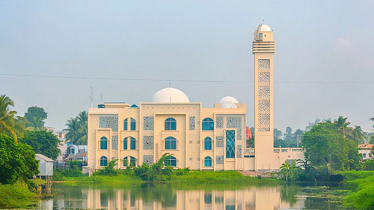 ১২ কোটি টাকার ‘মডেল মসজিদে’ নামাজ হয়নি এক দিনও