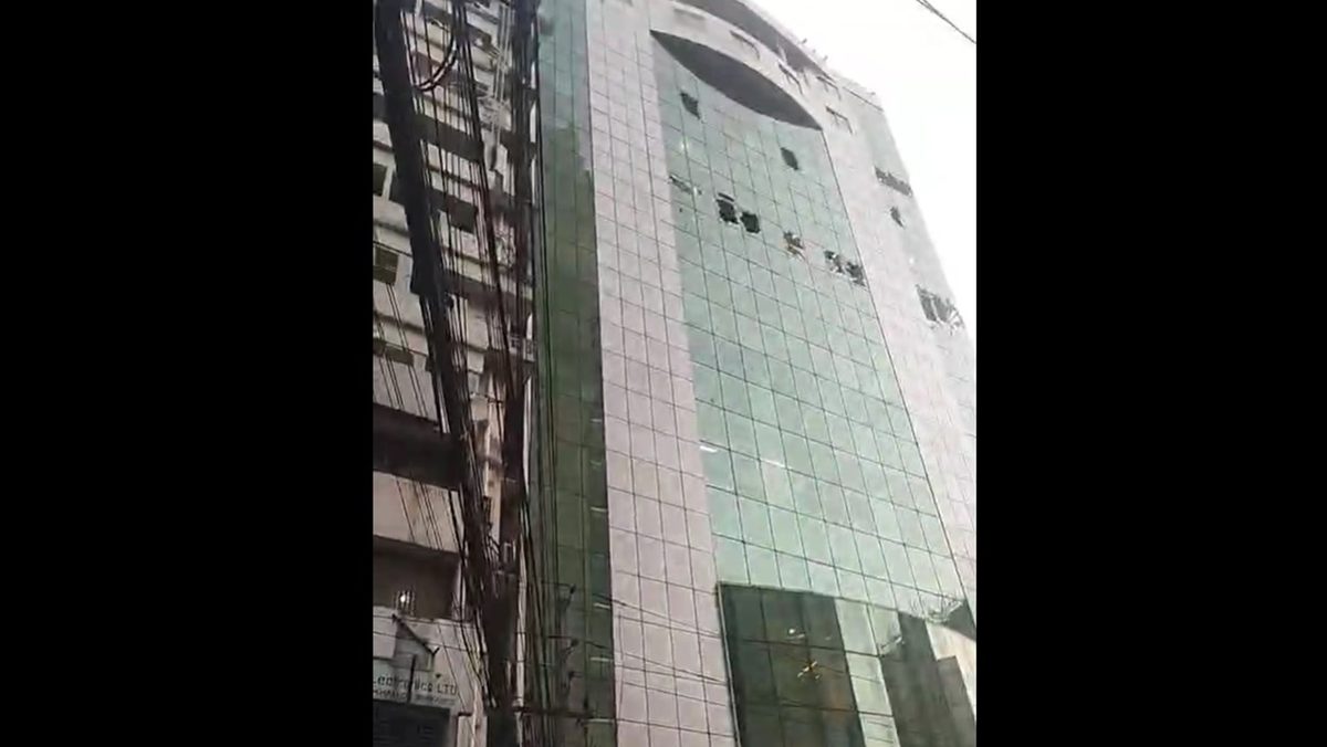 টিটিএল দিয়ে ভাঙা হচ্ছে খাজা টাওয়ারের গ্লাস