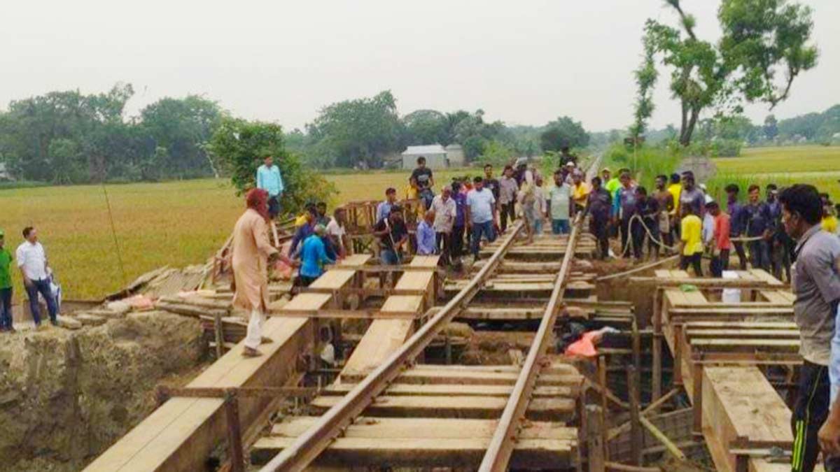সেতু দিয়ে ঘণ্টায় ১০ কি.মি গতিতে ট্রেন অতিক্রম করার নির্দেশ