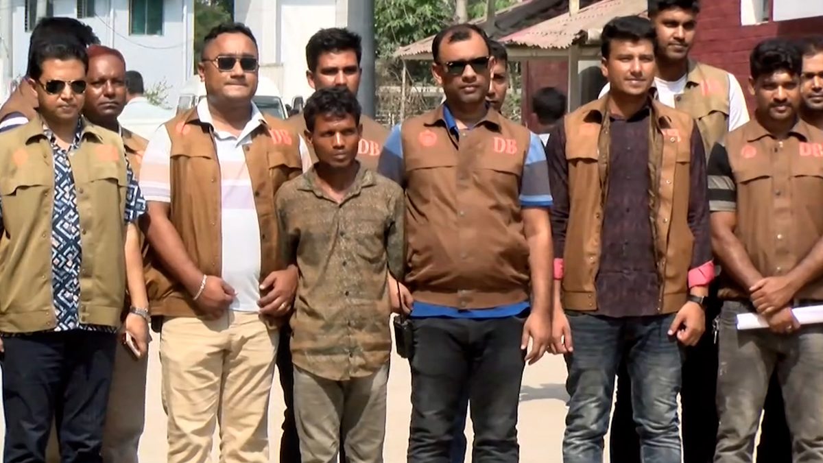 দুই সন্তান ও স্ত্রী হত্যার অভিযোগে স্বামী গ্রেপ্তার