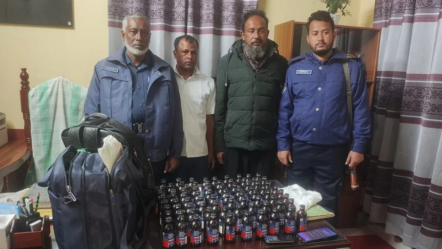 ফেনসিডিলসহ পঞ্চগড় এক্সপ্রেস ট্রেনের পরিচালকসহ আটক ২