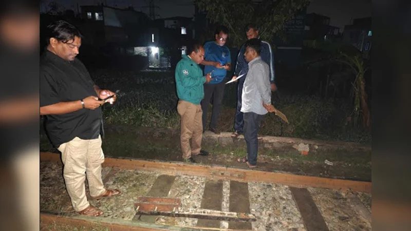রেললাইনে ‘নাশকতার’ চেষ্টা, মধ্যরাতে পুলিশের তৎপরতায় রক্ষা