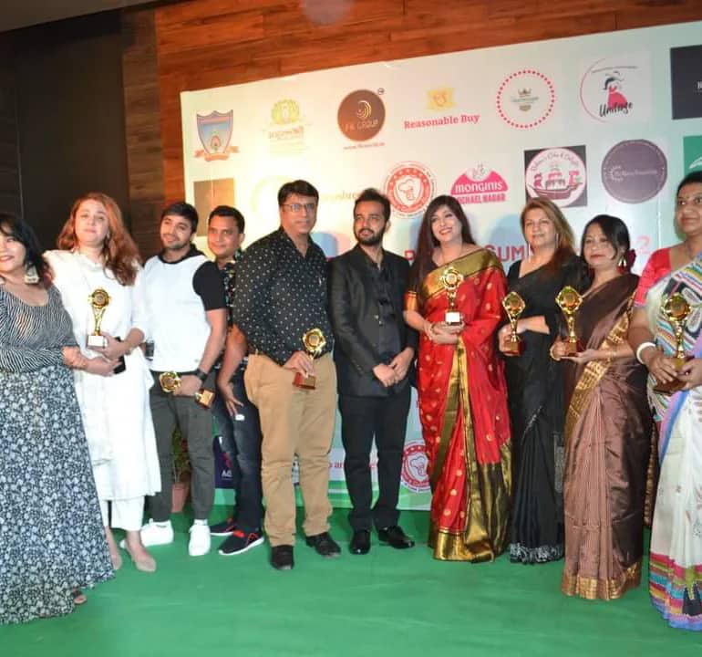 ইন্টারন্যাশনাল এক্সিলেন্স এওয়ার্ডে ভূষিত হলেন কুষ্টিয়ার কৃতিসন্তান অ্যাডভোকেট পলল