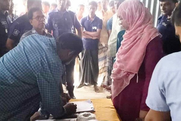 নির্বাচনী আচরণবিধি লঙ্ঘনের দায়ে বাগাতিপাড়ায় ৩ প্রার্থীকে জরিমানা