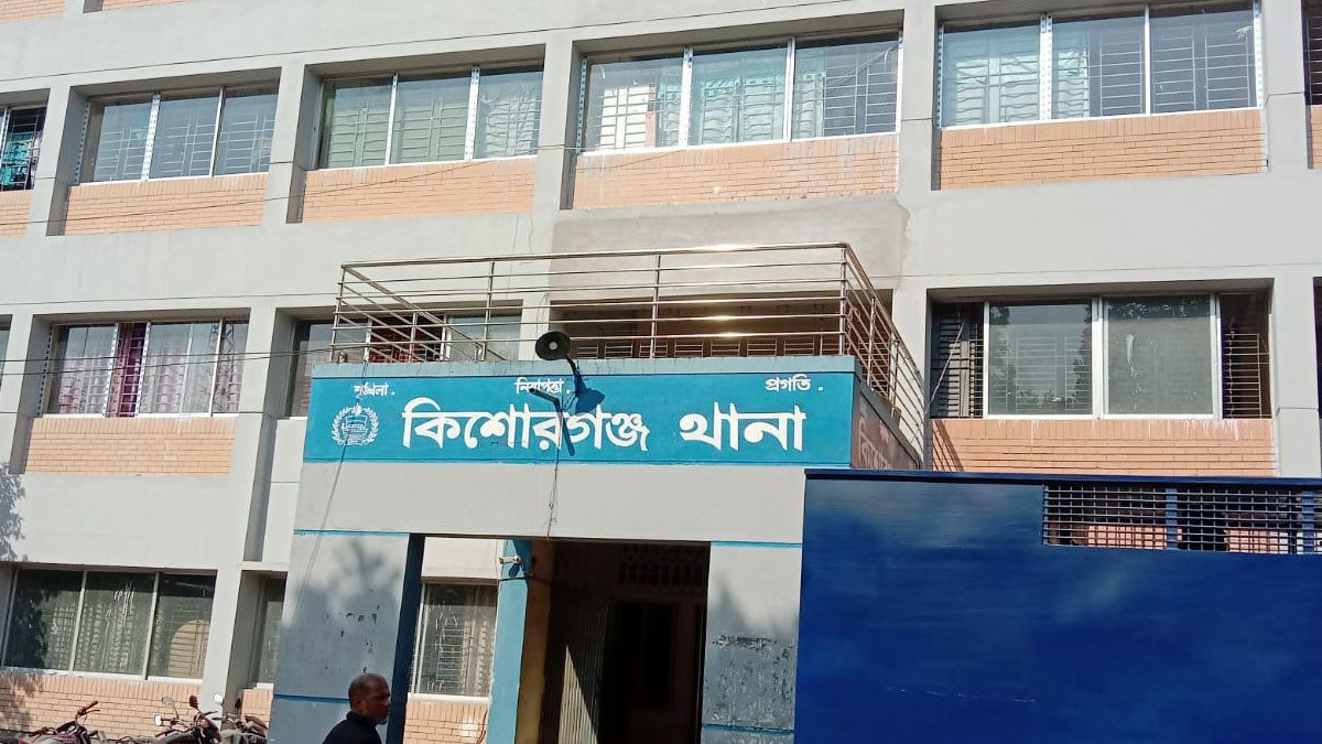 ঈদের দিন ছেলে-মেয়েকে নিয়ে ঘুরতে গেলেন স্বামী, ফাঁস নিলেন স্ত্রী