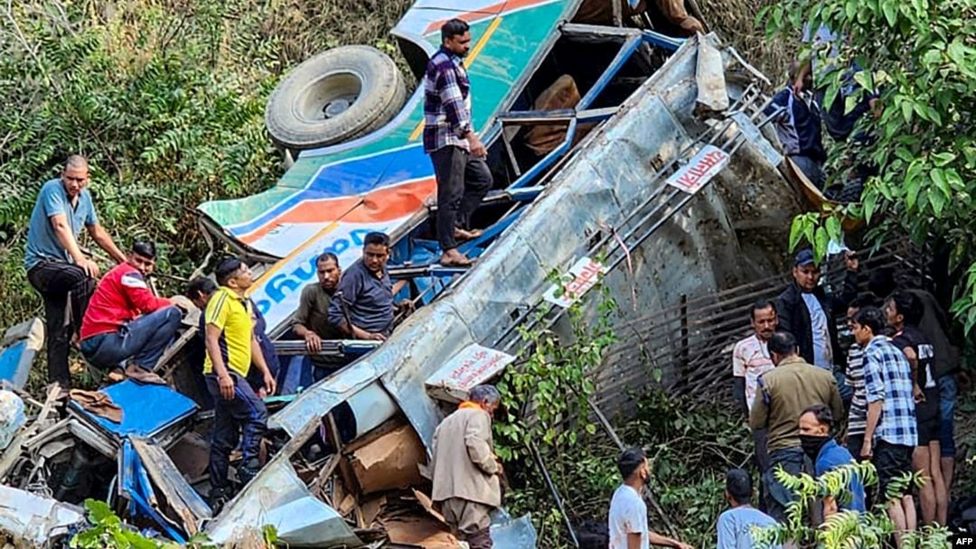 ভারতে যাত্রীবাহী বাস খাদে পড়ে নিহত ৩৬, আহত ২০