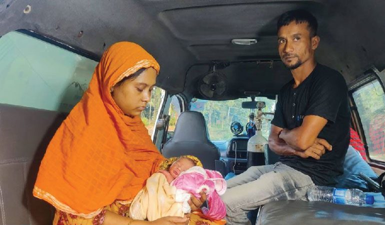 চলন্ত লালমনি এক্সপ্রেসে জন্ম নিল শিশু